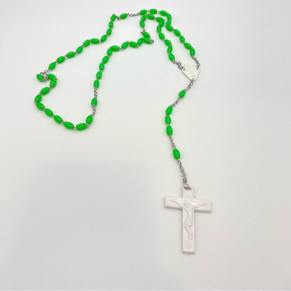 Green Beaded Rosary - Picture 2 of 5